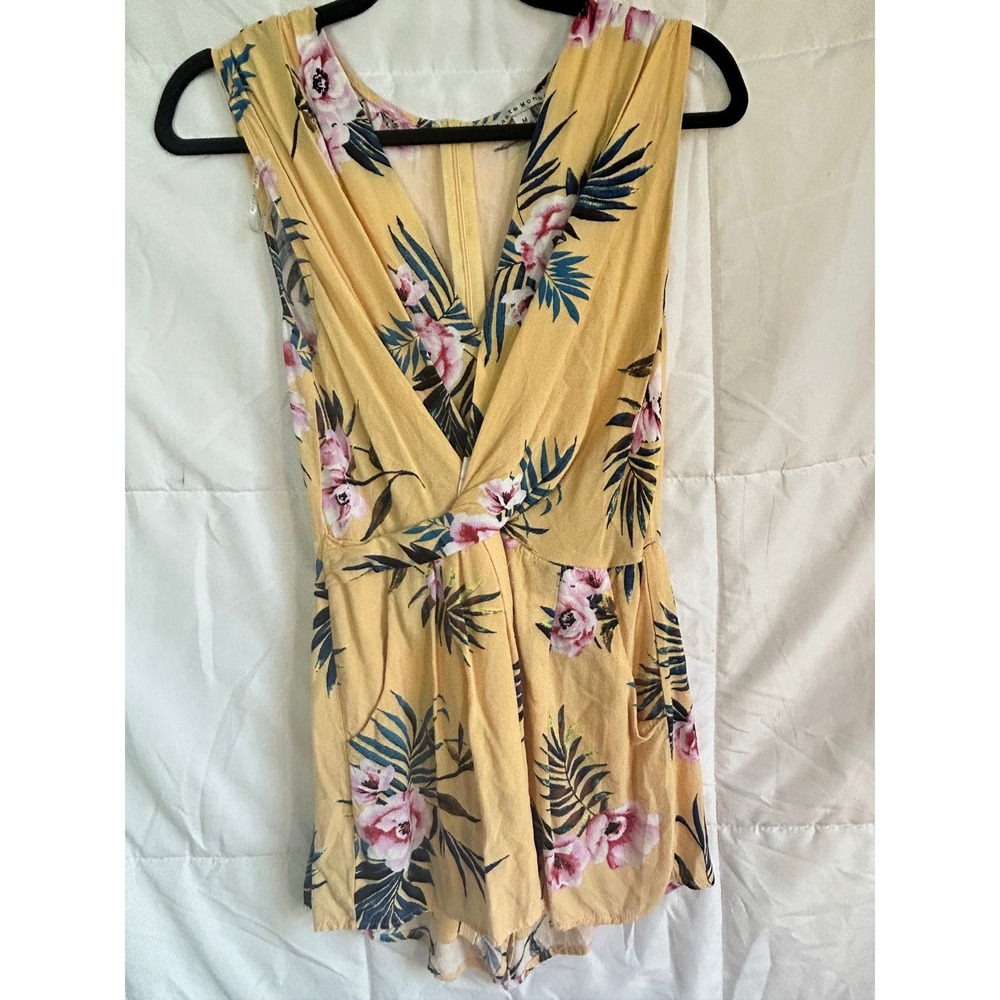 Haute Monde Yellow Floral Print Twist Front Sleeveless Romper‎ Size M